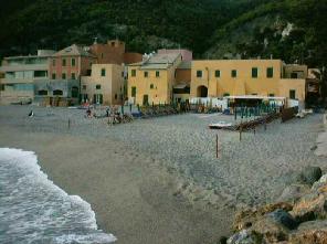 Xtrallusion photo gallery of Italy. Photos, pictures, images and photographs of the Italian Rivieras, the Italian Lakes, the Italian Alps, the Cinque Terre, the Amalfi coast and some of the most beautiful corners of Italy. Plus photos of Italian cities such as Pisa, Milan, Genoa and Rome.